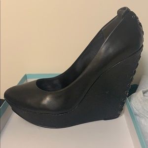Guess wedges
